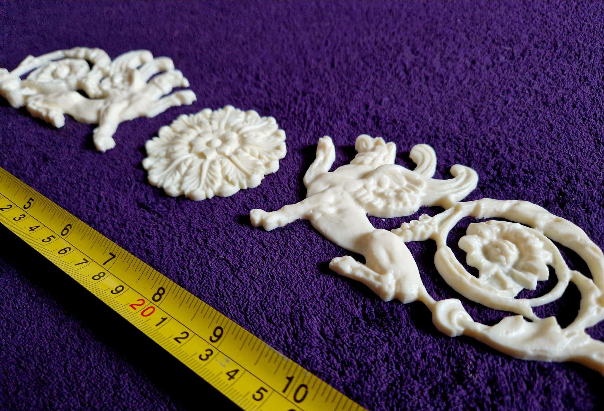 Moulure Plastique Décorative Style Louis XVI - Applique Ancienne Blanche Et Dorée