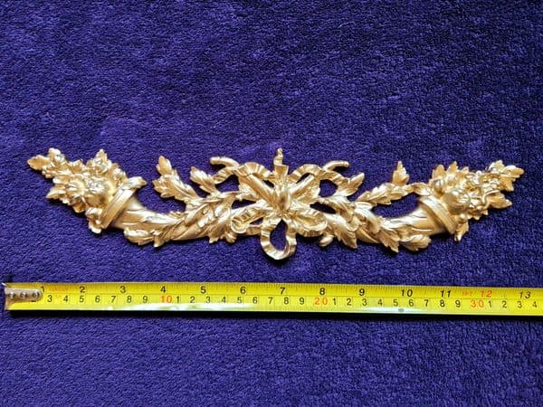 DECORATIVE PLASTIC MOULDING LOUIS XVI ANTIQUE STYLE APPLIQUE GILT WHITE WALL DECORATION (No193)