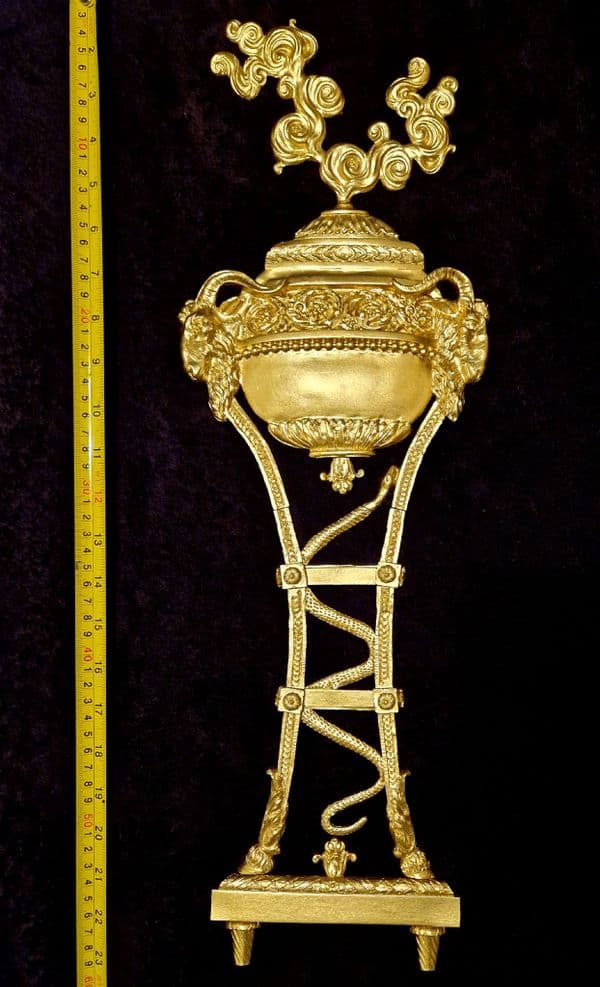 DECORATIVE PLASTIC MOULDING LOUIS XVI ANTIQUE STYLE URN CASSOLETTE APPLIQUE GILT WHITE WALL (No181)