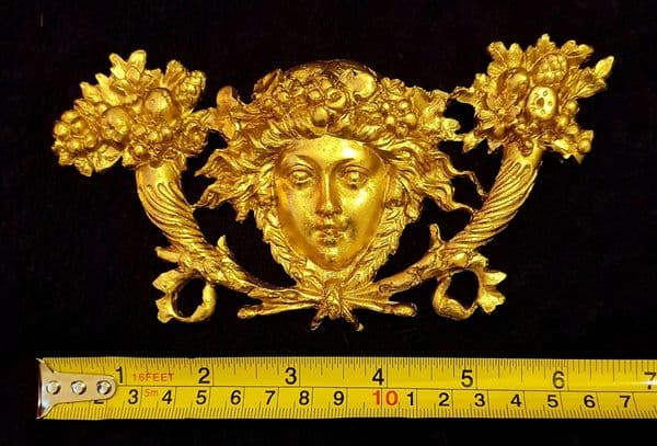 ORNATE ANTIQUE STYLE WALL ONLAY MIRROR MOULDING DECORATION (No121)