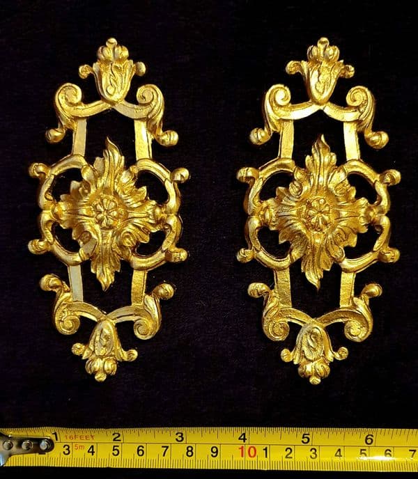 PAIR DECORATIVE MOULDING ANTIQUE ORNATE WALL OR FURNITURE DECORATION (No93)
