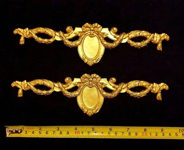 PAIR DECORATIVE MOULDING WALL DECORATION (No9)