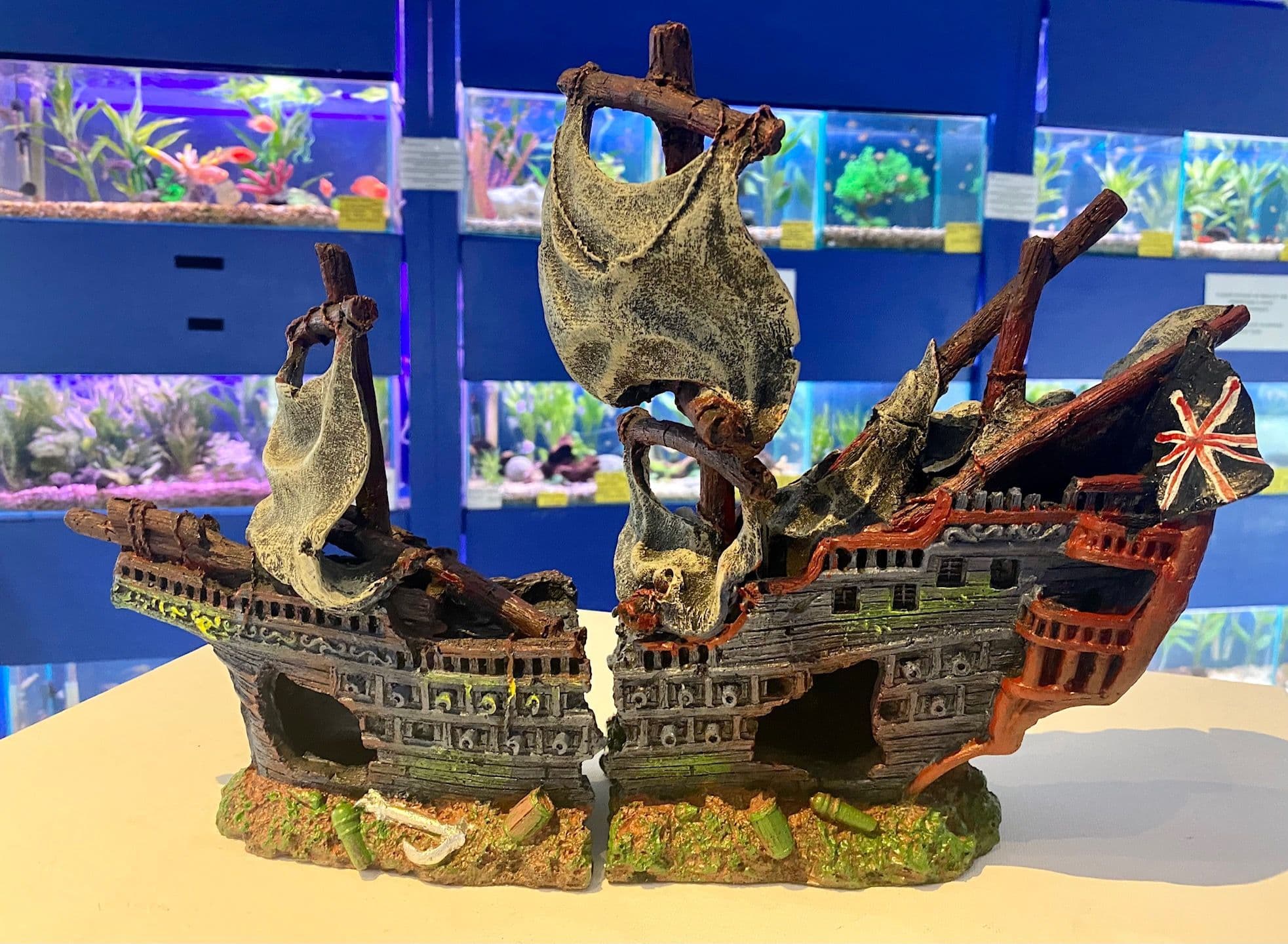Sparrow 2Piece 37 cm Pirate Ship Aquarium Wreck Ornament