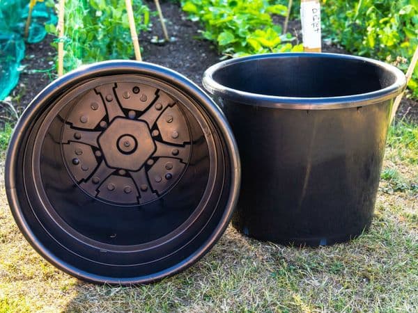 Black Plastic Plant Pot  , Flower Pots, Tubs over 30litres with  Hadles