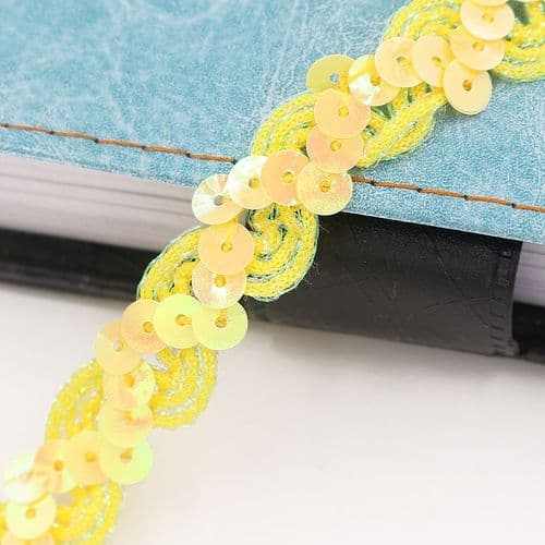 Light Yellow Wiggle Sparkles Trimming 1.2cm width