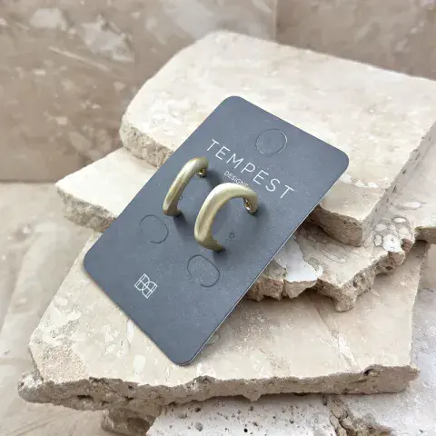ANTIQUE CURVED HOOP EARRINGS IN GOLD