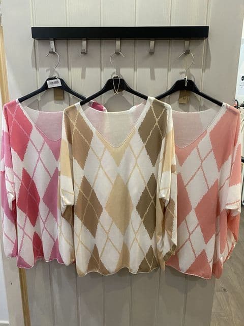 ARGYLE LIGHTWEIGHT V NECK TOP