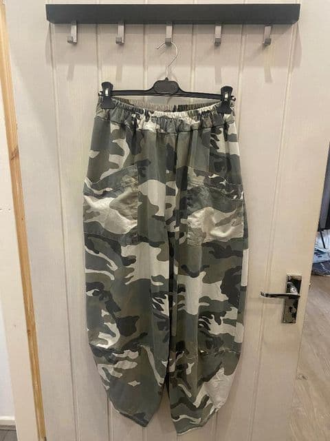 CAMO FRONT POCKET COCOON TRS