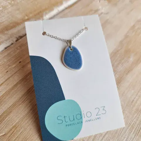 CERAMIC PEBBLE PENDANT NECKLACE