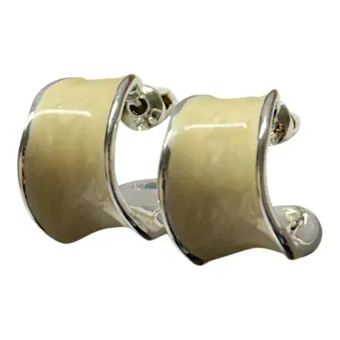 CHUNKY HOOP PEARLESCENT EARRING IN WHITE