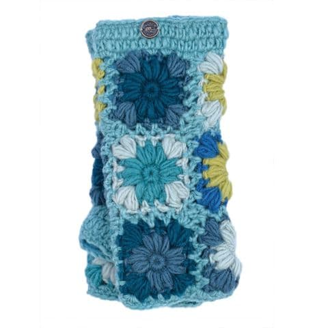 CROCHET WRISTWARMERS IN EAU DE NIL