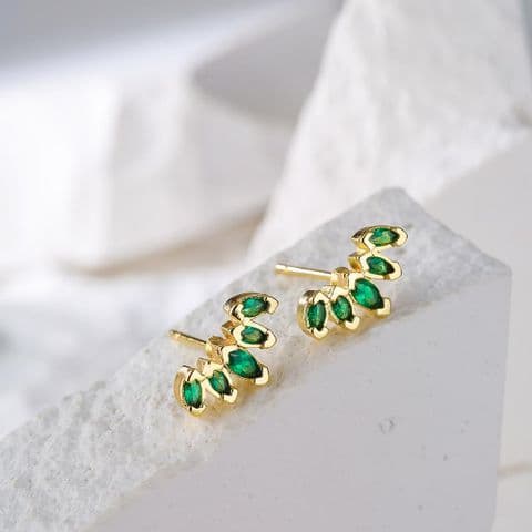 CURVE EARRING EMERALD & GOLD STUD EARRINGS