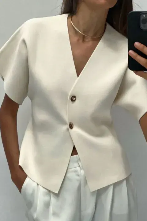 GOLD BUTTON DETAIL KNITTED TOP