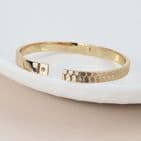 GOLD SCALLOP EMBOSSED BANGLE