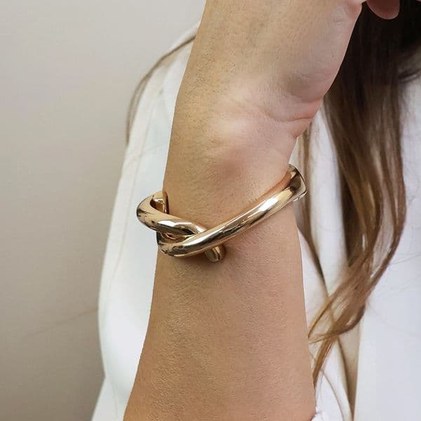 GOLDEN CROSSOVER HINGED BANGLE