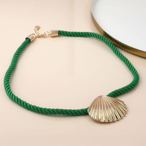 GOLDEN GREEN CORD CLAM SHELL NECKLACE