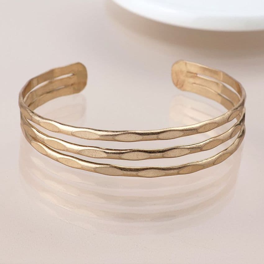 GOLDEN WORN HAMMERED TRIPLE STRAND BANGLE