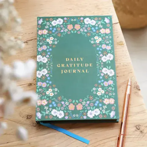 GREEN FLORAL DAILY GRATITUDE JOURNAL