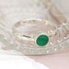 GREEN ONYX CAB STERLING SILVER RING - SIZE 55 (SMALL)