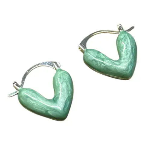 HEART PEARLESCENT LOOP EARRINGS IN AQUA BLUE