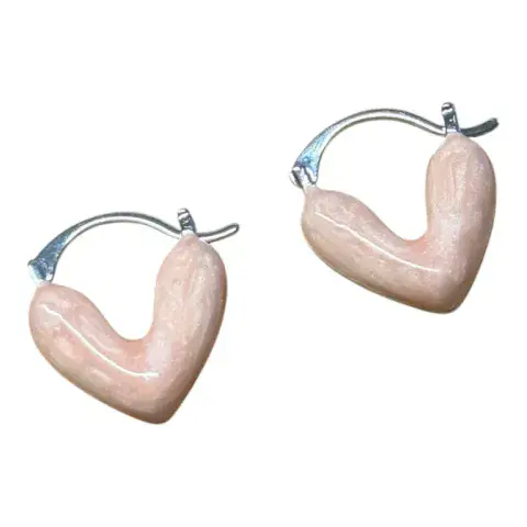 HEART PEARLESCENT LOOP EARRINGS IN PINK