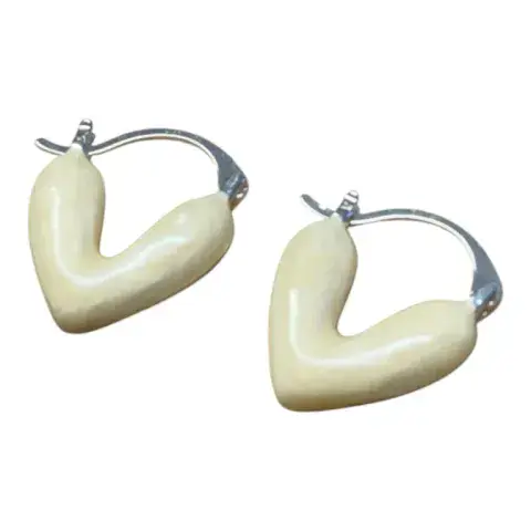 HEART PEARLESCENT LOOP EARRINGS IN WHITE
