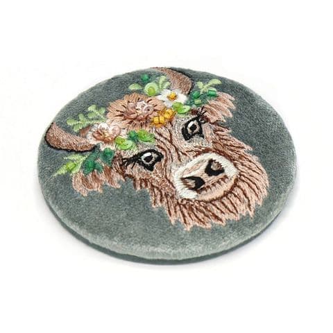HIGHLAND COW EMBROIDERED VELVET COMPACT MIRROR (1)