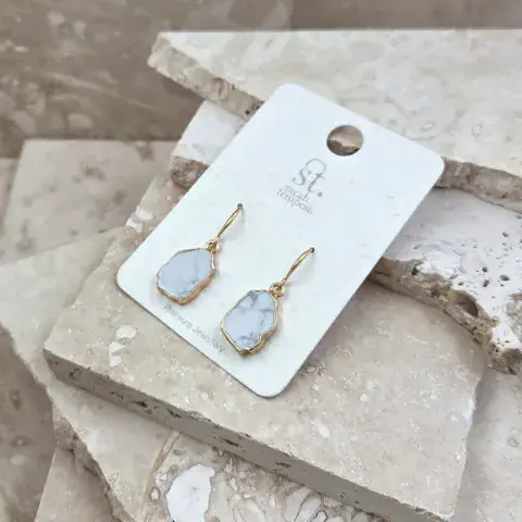 HOWLITE STONE NATURAL DROP EARRINGS IN GOLD