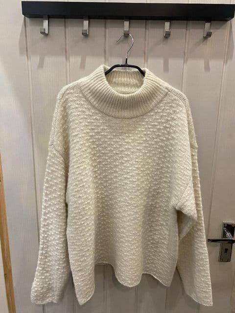 IHKAMARA CLOUD DANCER TEXTURED CRM KNIT