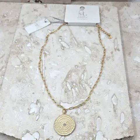 IMPRINTED CIRCLE PENDANT NECKLACE IN GOLD
