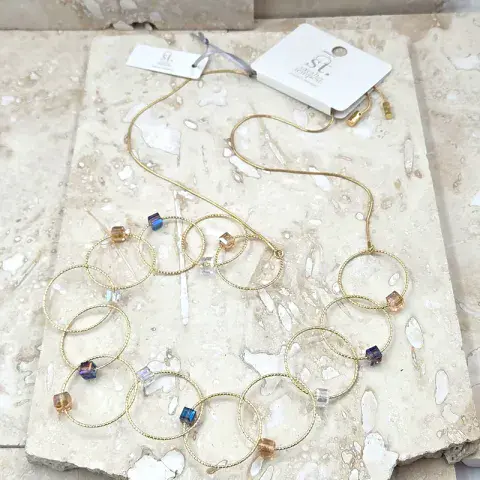 INTERLINKED CIRCLES NECKLACE WITH SQUARE CRYSTAL IN GOLD