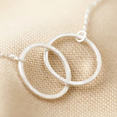 INTERLOCKING HOOP NECKLACE