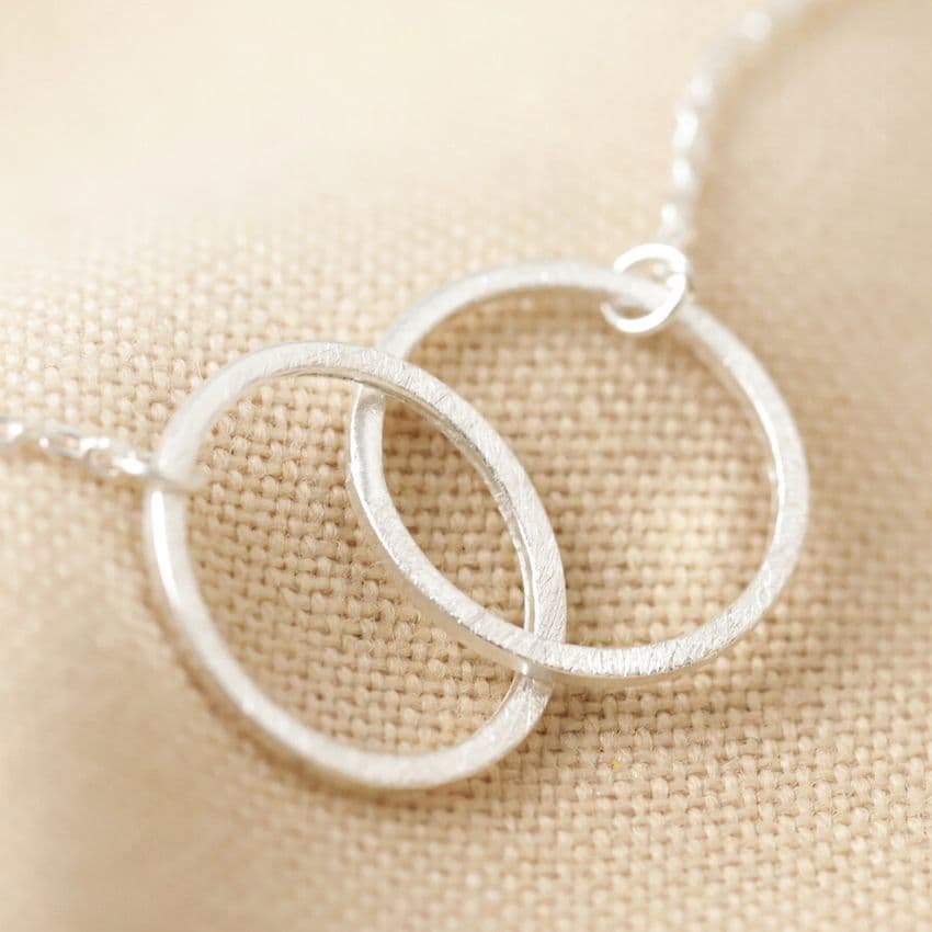 INTERLOCKING HOOP NECKLACE