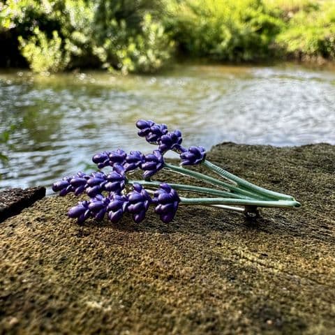 LAVENDAR FLOWER BROOCH IN SILVER