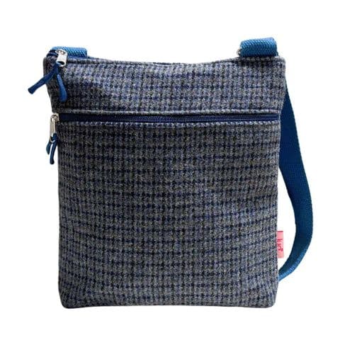 MESSENGER BAG IN BLUE CHECK