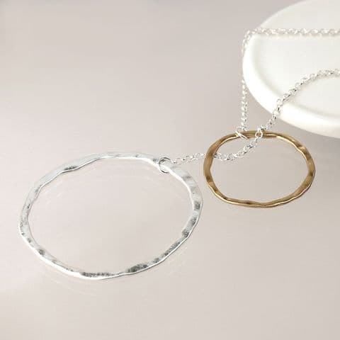 MIXED FINISH ORGANIC LINKED HOOPS NECKLACE