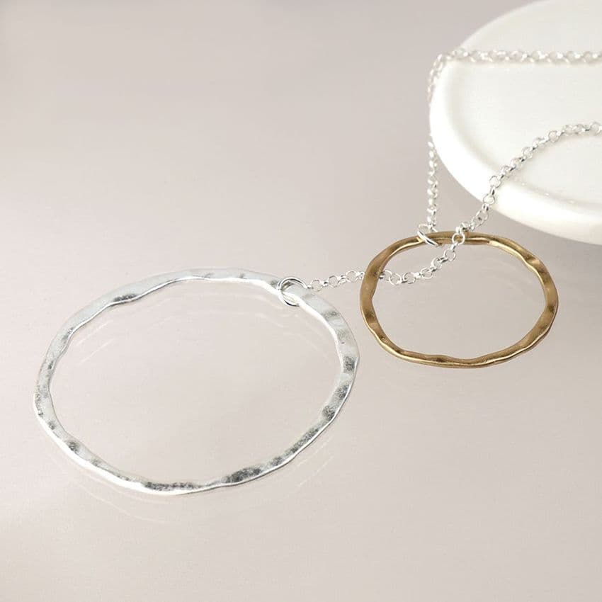 MIXED FINISH ORGANIC LINKED HOOPS NECKLACE