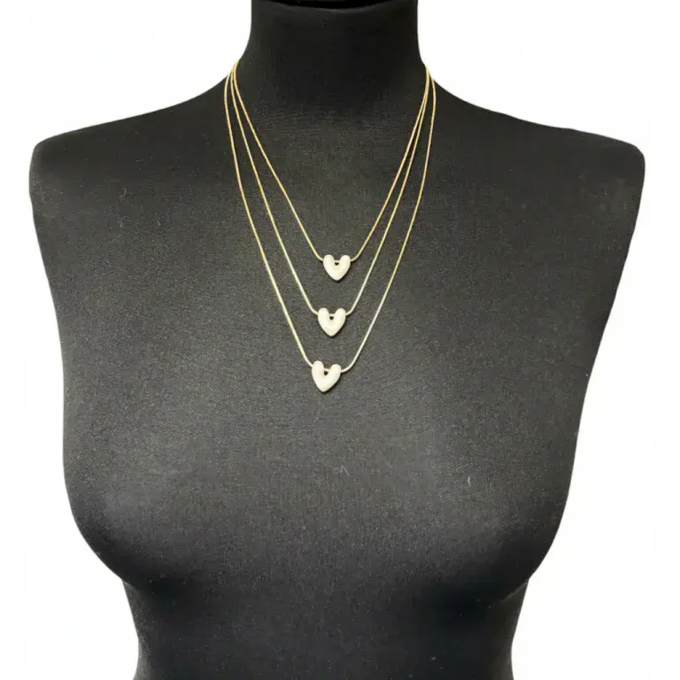 MULTI-LAYER HEART PEARLESCENT NECKLACE IN WHITE
