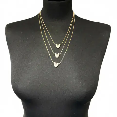 MULTI-LAYER HEART PEARLESCENT NECKLACE IN WHITE