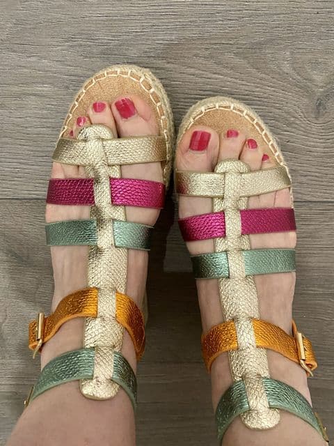 MULTI SIDE STRAP BUCKLE SANDALS