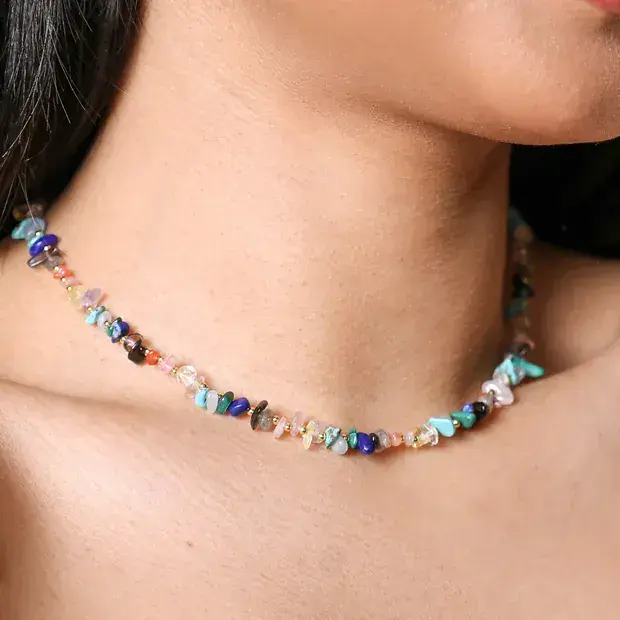 MULTICOLOURED SEMI-PRECIOUS STONE CHIP NECKLACE IN GOLD
