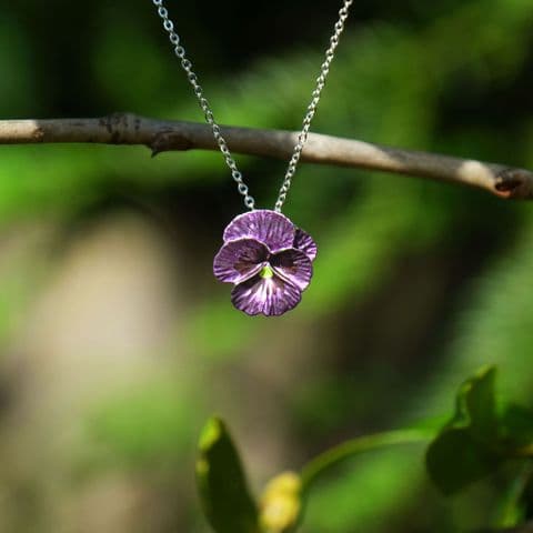 PANSY PURPLE FLOWER PENDANT NECKLACE IN SILVER