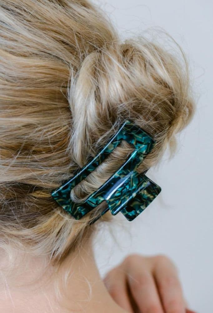 RESIN CLAW HAIR CLIP GREENS