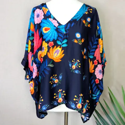 SILK FREE SIZE V-NECK TOP IN NAVY