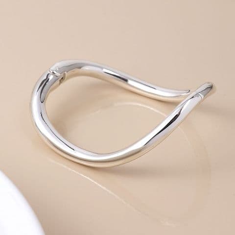 SILVER PLATED SIMPLE CURVE HINGED BANGLE