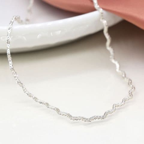 SILVER PLATED TEXTURED WAVE CHAIN NECKLACE