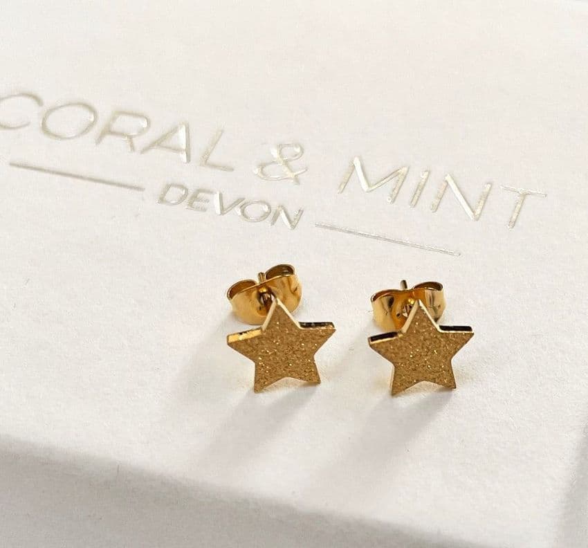 SPARKLY GOLD STAR STUDS