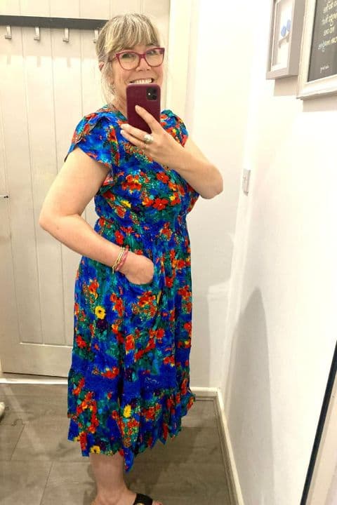 STELLA BLUE MULTI FLORAL CAP SLV MIDI DRESS