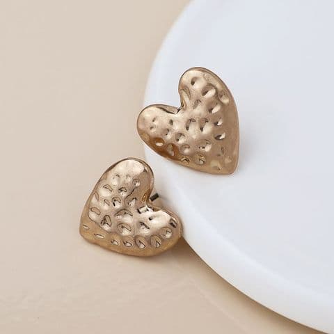 WORN HAMMERED HEART EARRINGS GOLD