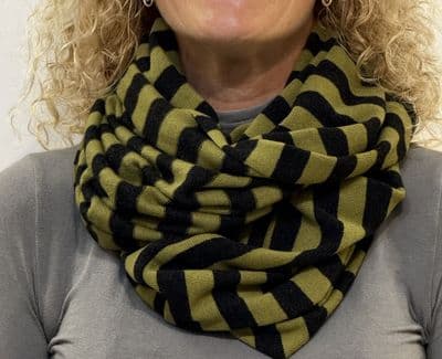 Neirami Snood olive stripe